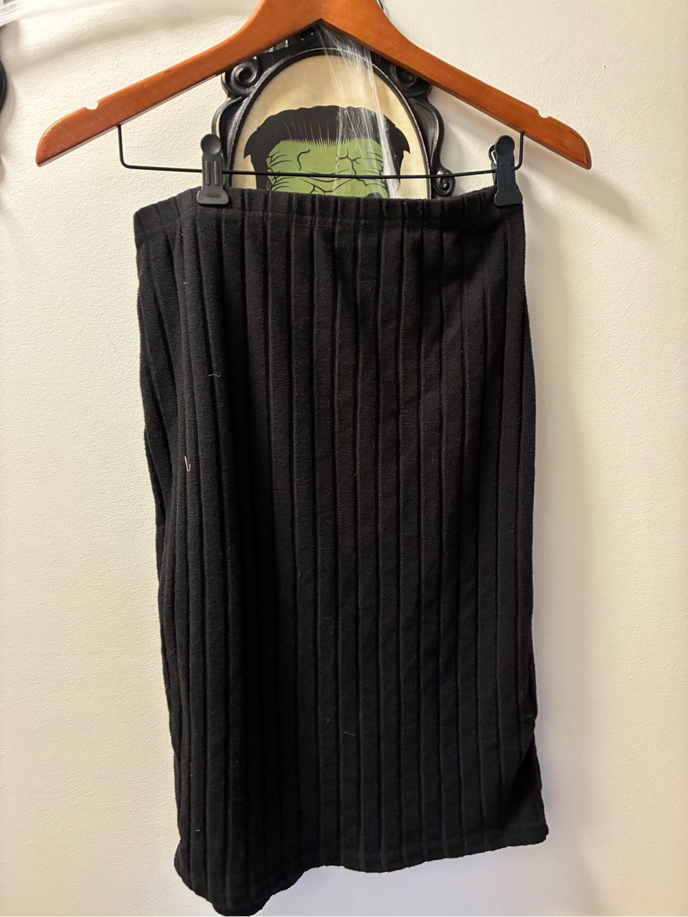 Black tight skirt